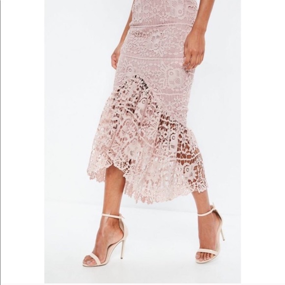 Missguided Pink Lace Fishtail Maxi Dress - Picture 3 of 8